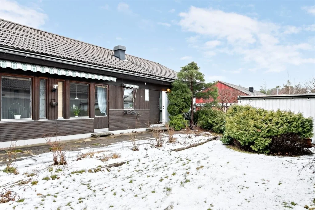 Renovering Villatak Tegelpannor. Botkyrka Eriksberg.jpg 1536x1024